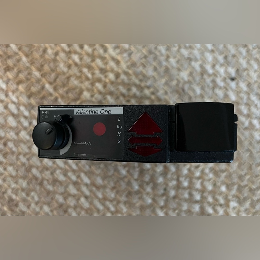 Valentine One (V1) Gen1 radar detector w/ accessories